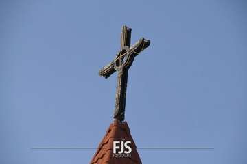 Lomo Magullo abraza la vida con la escultura homenaje a la Traída del Agua/Francisco Javier Santana y TA.